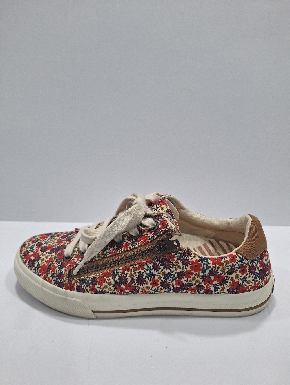 Taos- Z Soul- Floral Canvas Sneaker Women 6.5